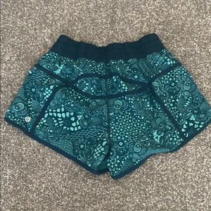 lululemon tracker v 4” shorts!